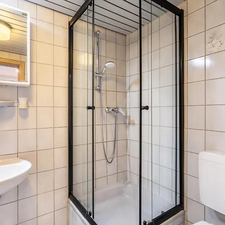 Haus Komplett 度假居 *